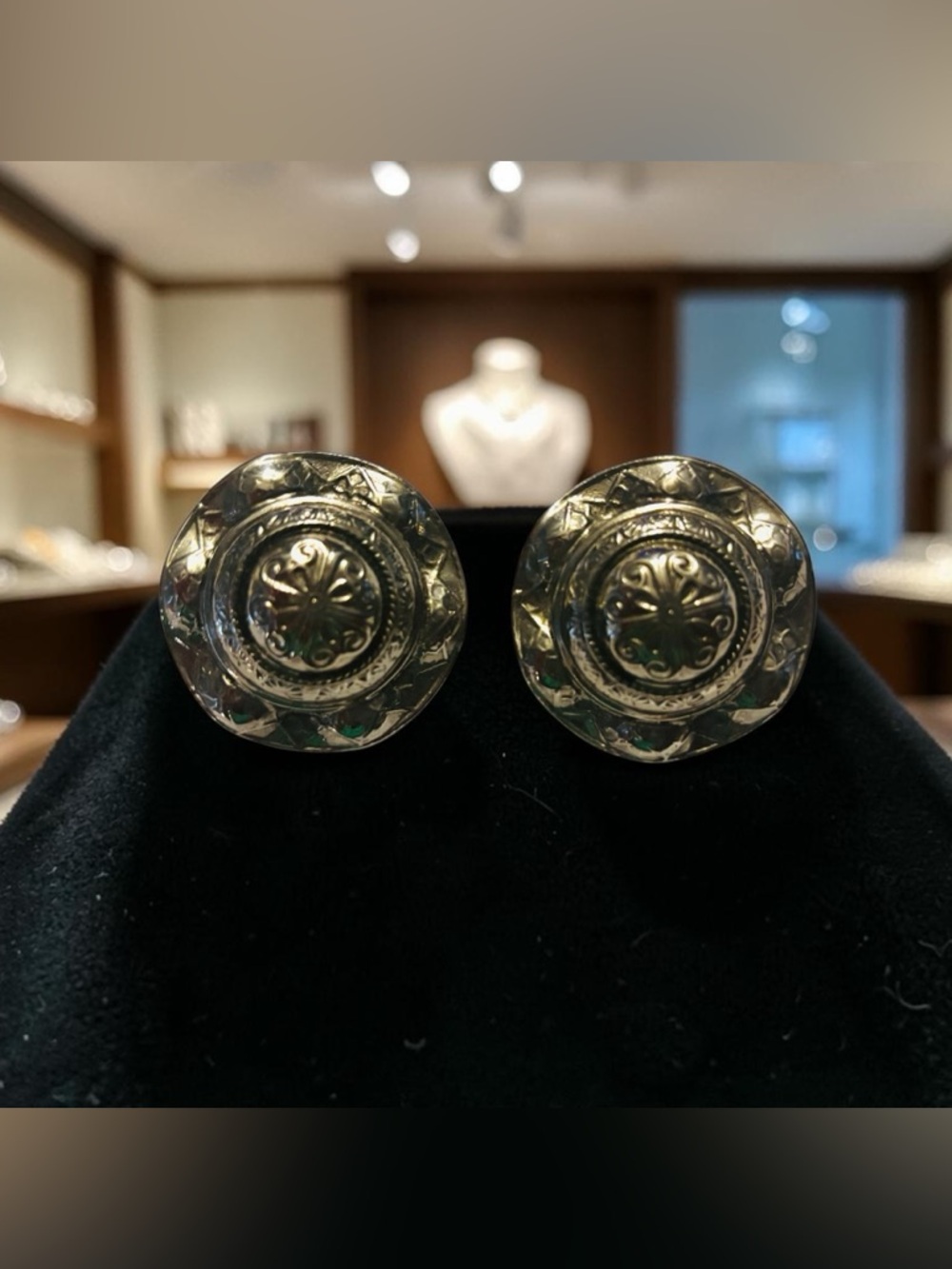 Vintage-Style Round Concho Style Clip-on Earrings in Polished Silver Tone